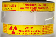Radioactive smoke alarm warning label